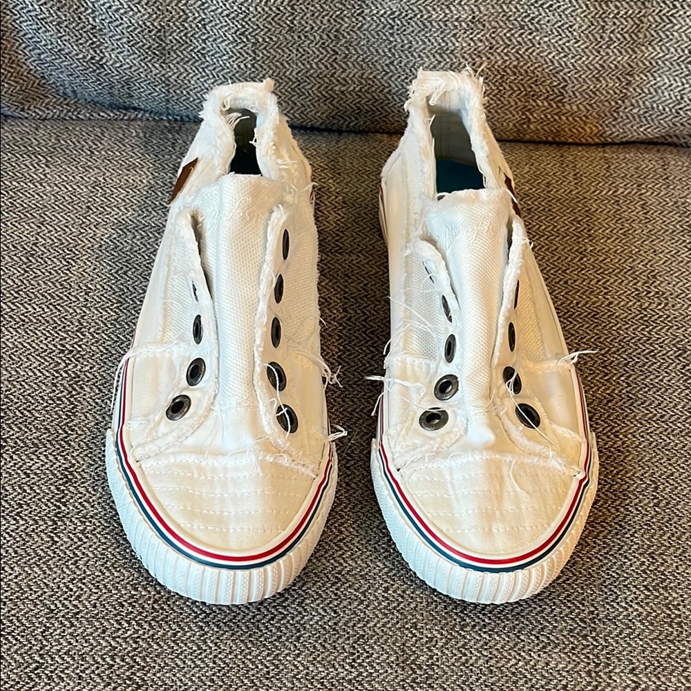 Blowfish Cream Slip-On Sneakers with Elastic Side Gores